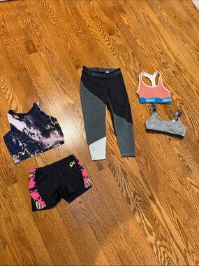 Girls mix of workout clothes! 5 pieces